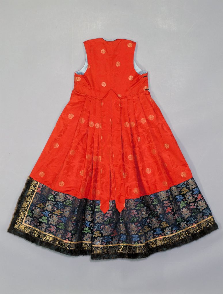 石青色寸蟒妆花缎袷朝裙背面